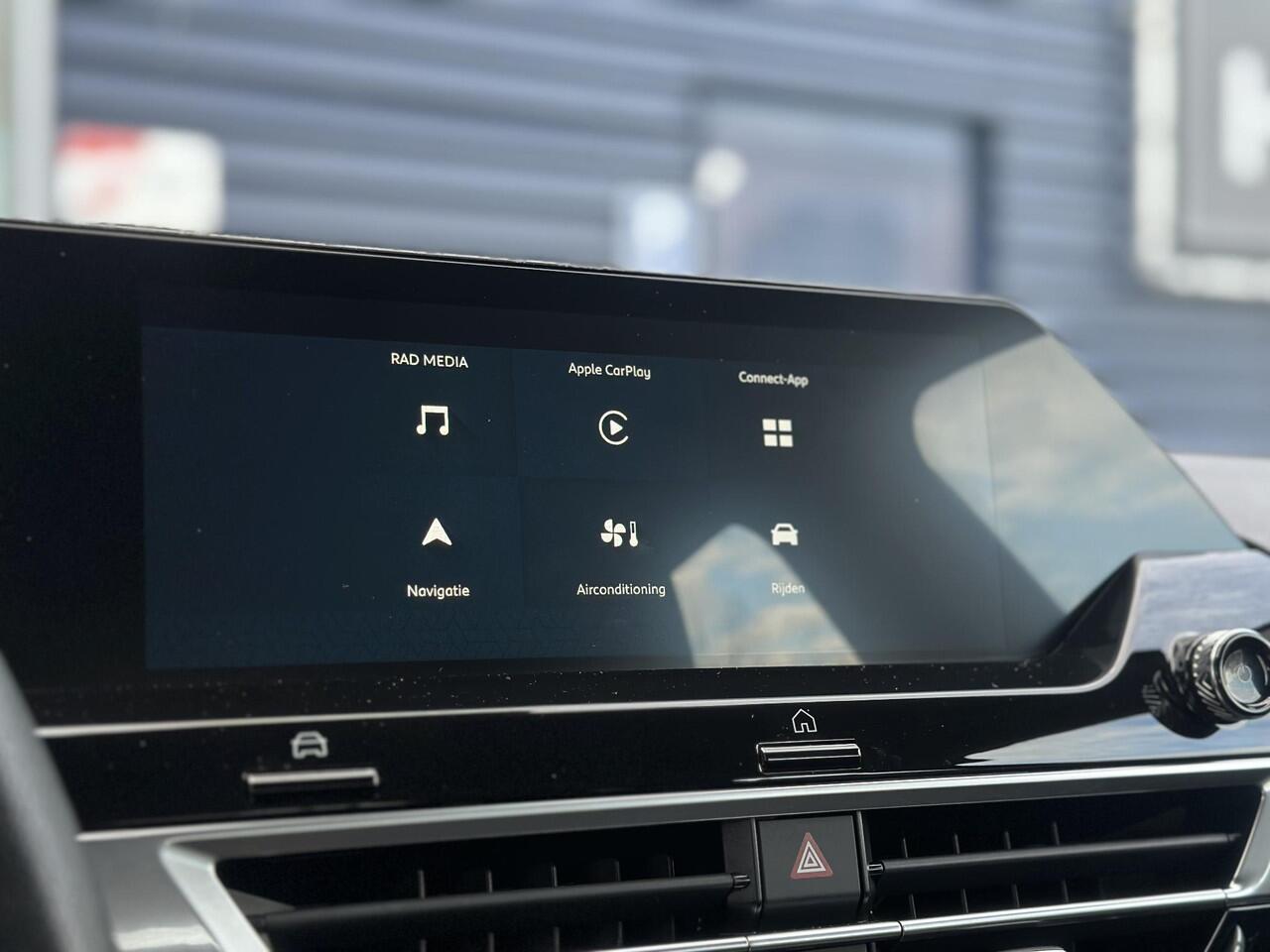Citroen ë-C4 Live 50 kWh | Trekhaak | Apple Carplay/Android Auto | Cruise Control | Climate Control | Geluidsisolerend glas | Full LED | Parkeersensoren | Standkachel | DAB |