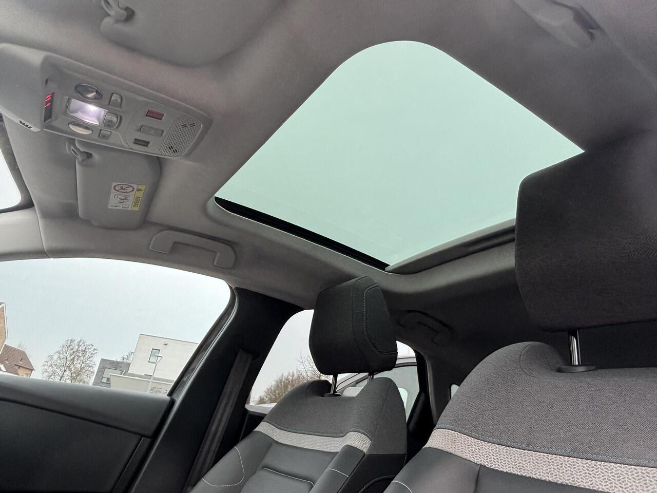 Citroen ë-C4 Shine 50 kWh 136pk Adaptieve Cruise | Head up Display | Open dak | Navigatie | Climate control | Achteruitrijcamera