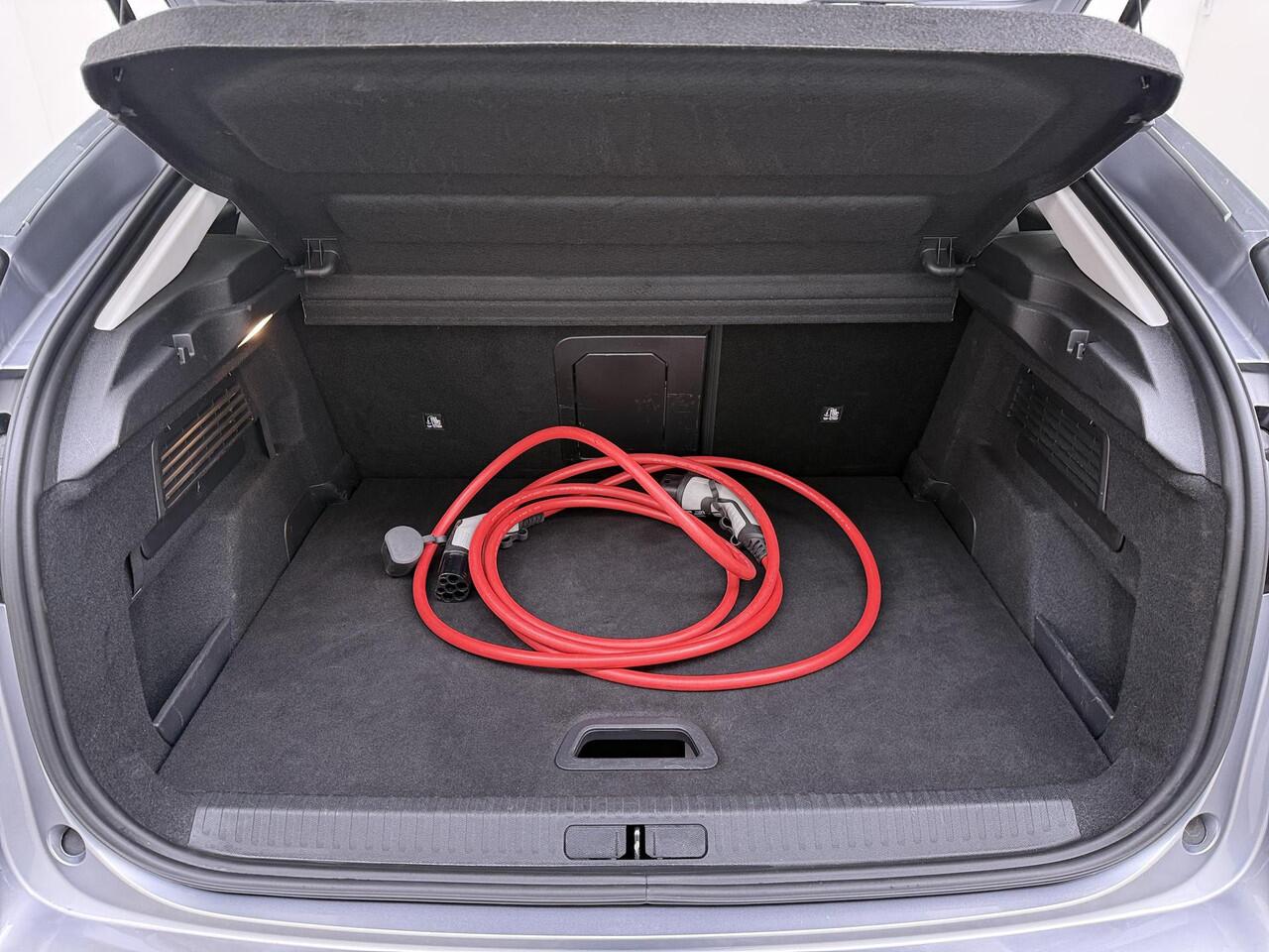 Citroen ë-C4 Shine 50 kWh SOH 98% 3-FASE LADER | STUUR- & STOELVERWARMING | TREKHAAK | HEAD-UP DISPLAY | CAMERA | KEYLESS START & GO | DODEHOEKDETECTIE | RIJKLAAR MET 12 MAANDEN BOVAG-GARANTIE