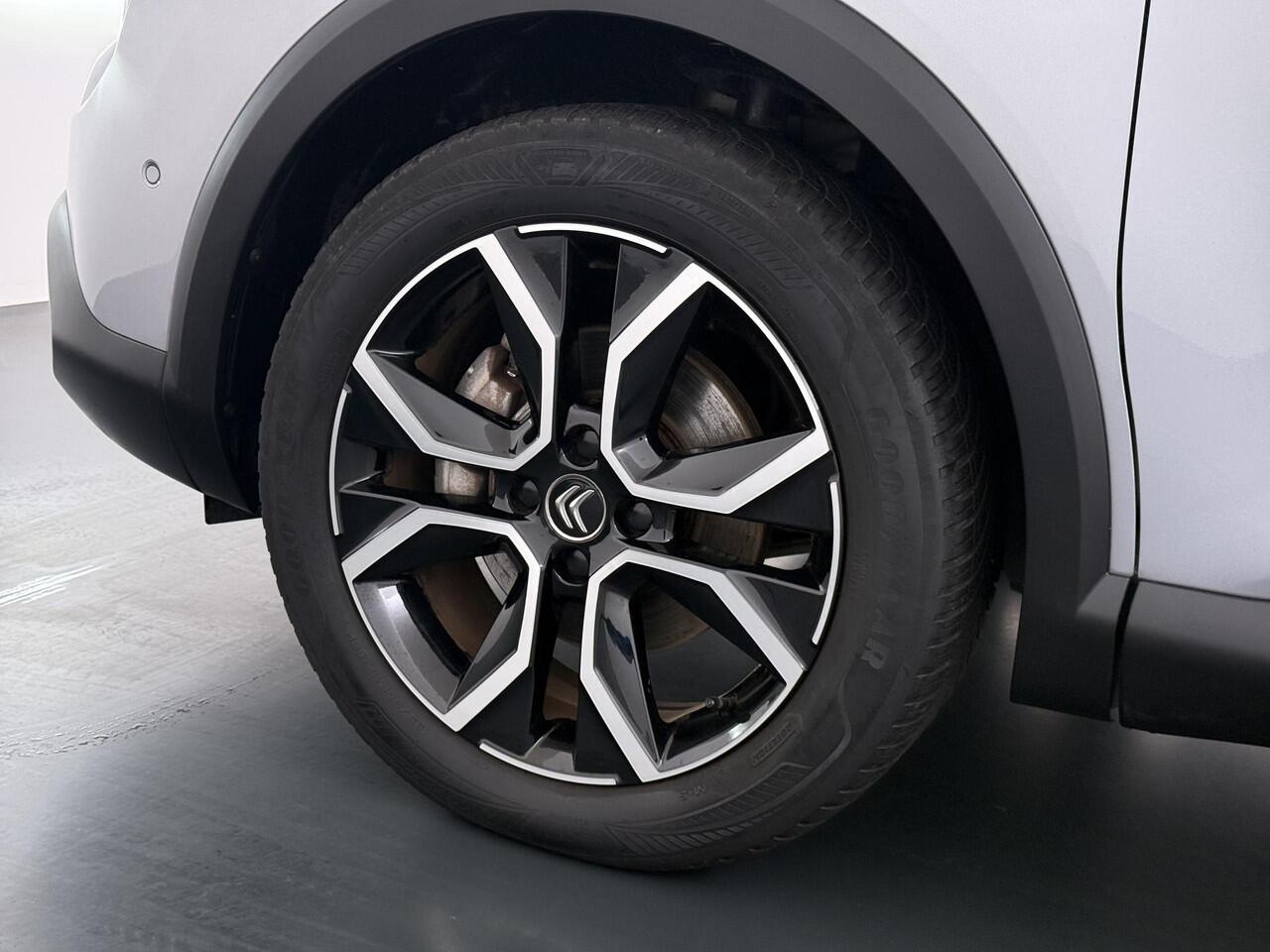 Citroen ë-C4 Shine 50 kWh SOH 98% 3-FASE LADER | STUUR- & STOELVERWARMING | TREKHAAK | HEAD-UP DISPLAY | CAMERA | KEYLESS START & GO | DODEHOEKDETECTIE | RIJKLAAR MET 12 MAANDEN BOVAG-GARANTIE