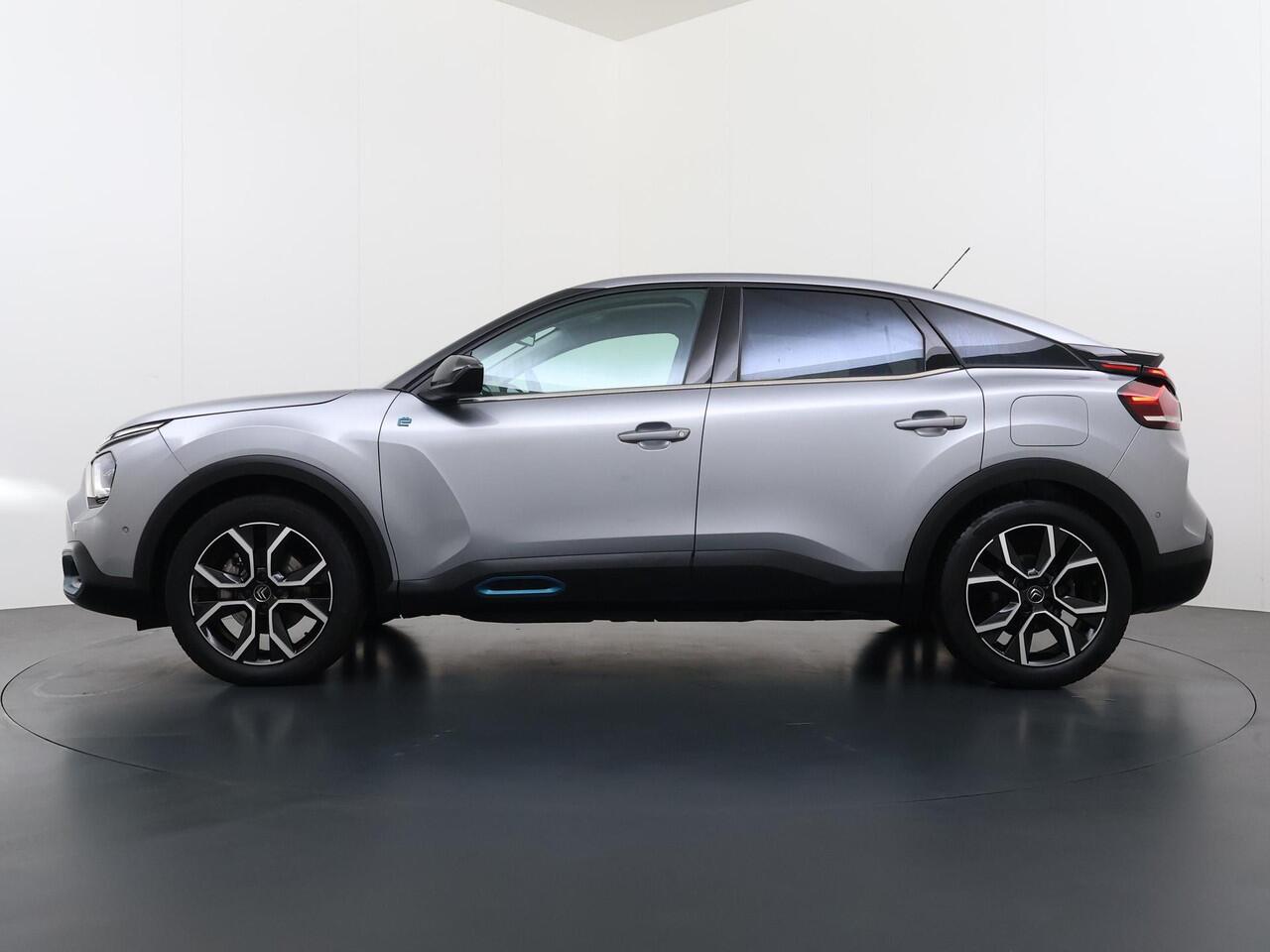 Citroen ë-C4 Shine 50 kWh SOH 98% 3-FASE LADER | STUUR- & STOELVERWARMING | TREKHAAK | HEAD-UP DISPLAY | CAMERA | KEYLESS START & GO | DODEHOEKDETECTIE | RIJKLAAR MET 12 MAANDEN BOVAG-GARANTIE