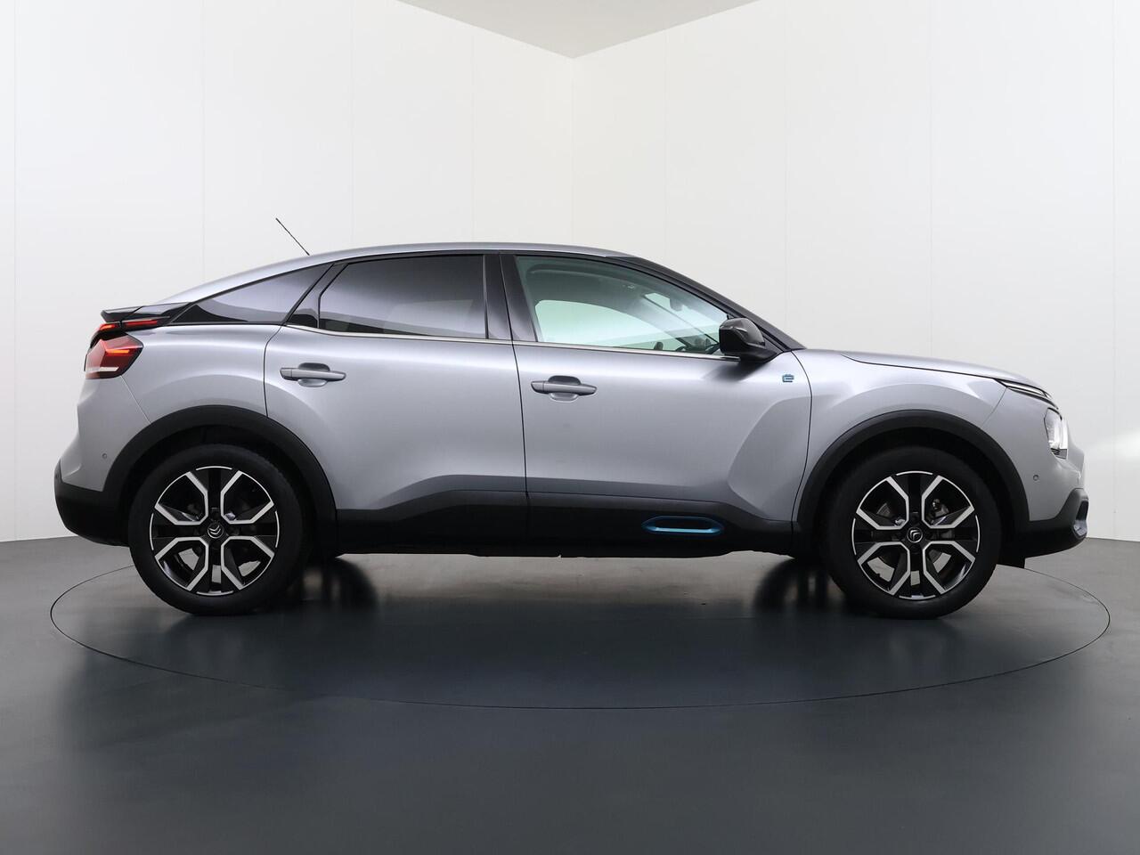 Citroen ë-C4 Shine 50 kWh SOH 98% 3-FASE LADER | STUUR- & STOELVERWARMING | TREKHAAK | HEAD-UP DISPLAY | CAMERA | KEYLESS START & GO | DODEHOEKDETECTIE | RIJKLAAR MET 12 MAANDEN BOVAG-GARANTIE