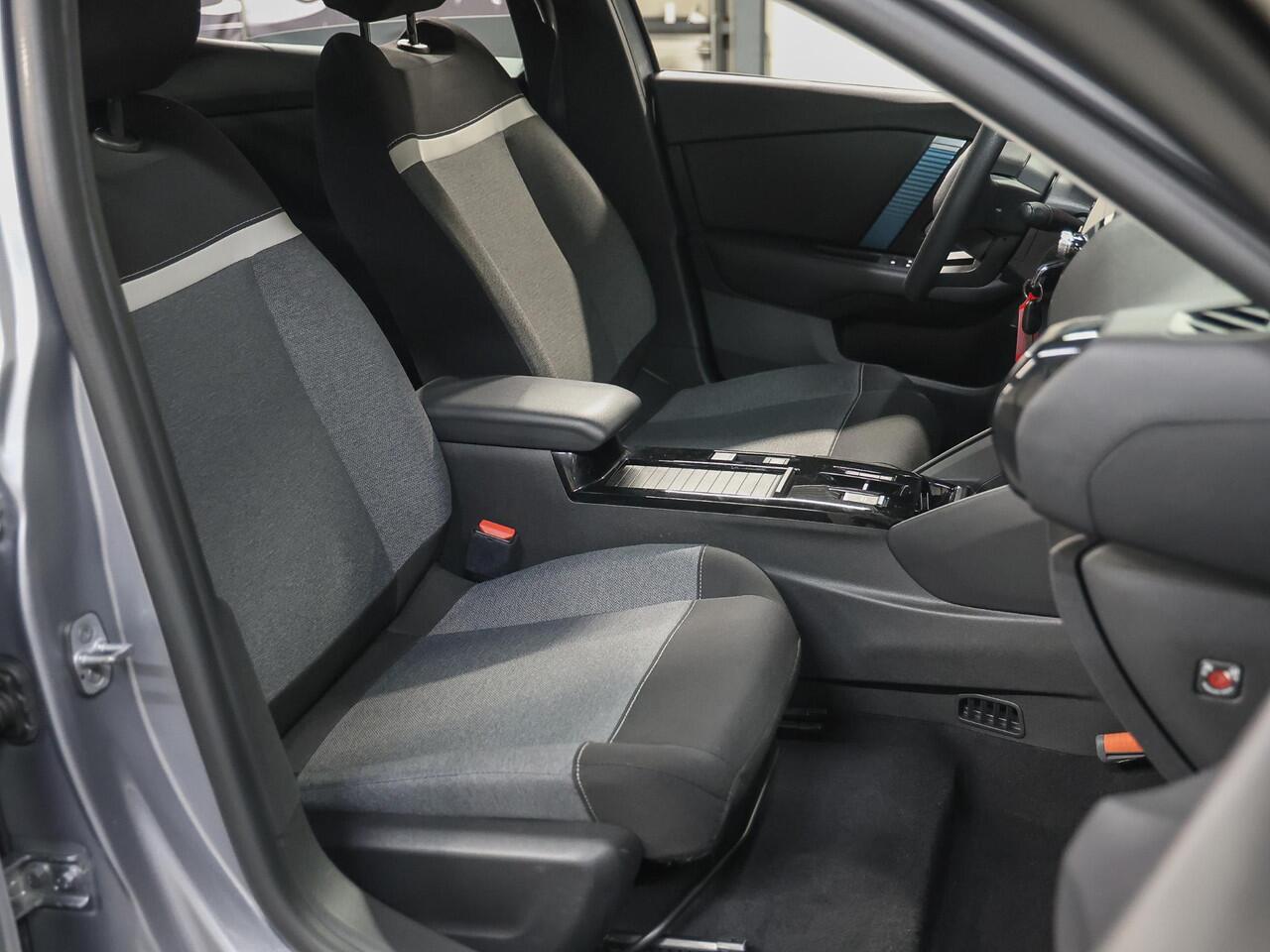 Citroen ë-C4 Live 50 kWh 136PK | 1ste eigenaar | ACCURAPPORT 92% | AppleCarplay/Android Auto | Climate Control | Cruise Control | FASE 3 | Parkeersensoren | Isofix | Armsteun | Parkeersensoren |