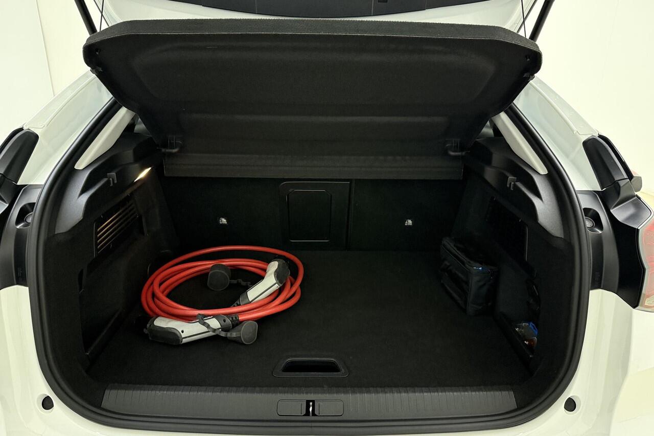 Citroen ë-C4 Shine 50 kWh SOH 91,44% | Panoramisch schuif/kanteldak | Navigatie | Lederen bekleding | Stoelverwarming | Camera | Keyless | Climate control | Verwarmd voorruit