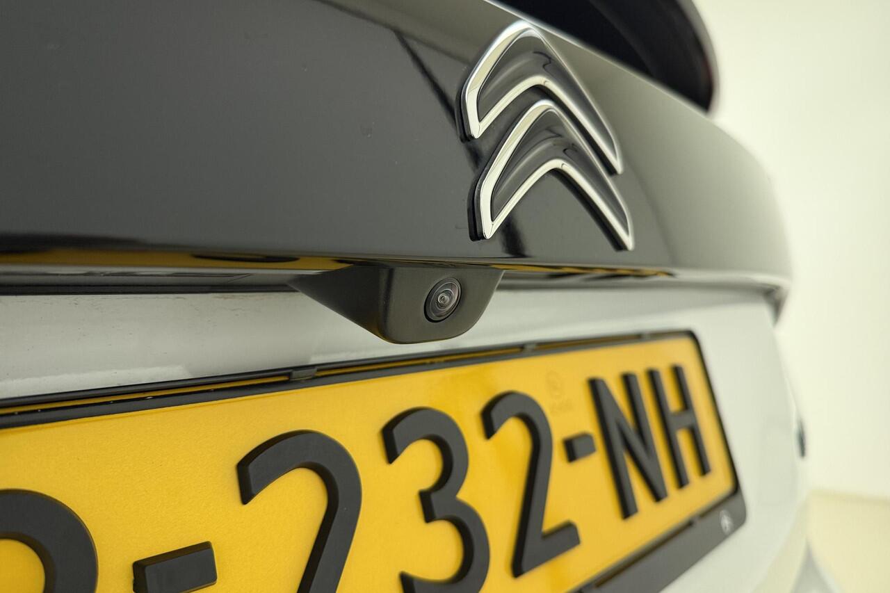Citroen ë-C4 Shine 50 kWh SOH 91,44% | Panoramisch schuif/kanteldak | Navigatie | Lederen bekleding | Stoelverwarming | Camera | Keyless | Climate control | Verwarmd voorruit