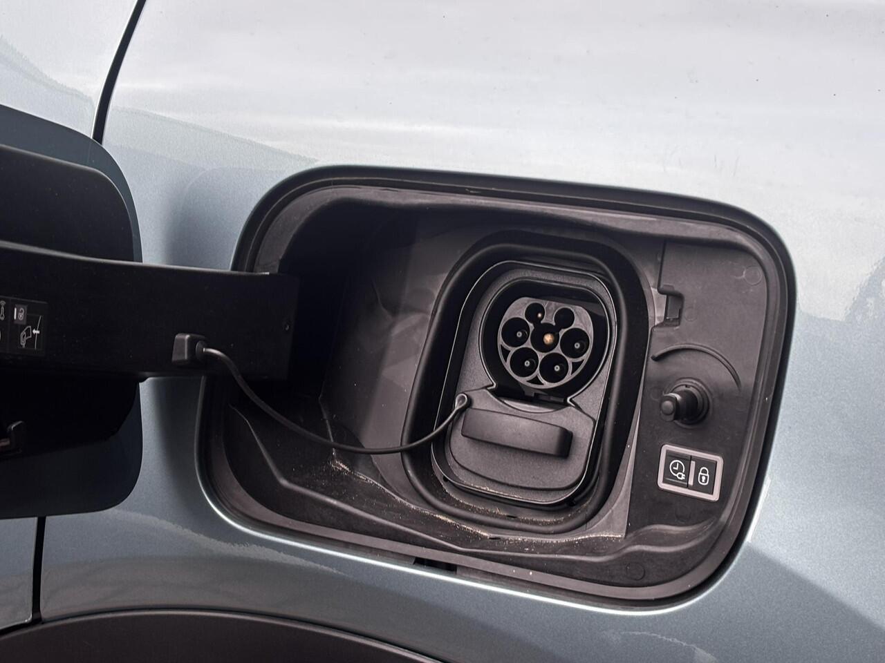 Citroen ë-C4 Shine EV 50kWh 136pk AUTOMAAT | UNIEKE KM-STAND! | LEDER | ADAPTIVE CRUISE | NAVI | STOEL+STUURVERW. | APPLE CARPLAY / ANDROID AUTO | CAMERA | CLIMA | DAB+