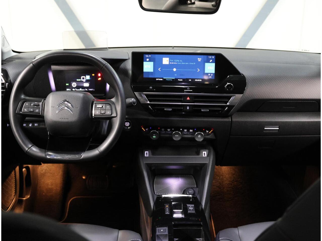 Citroen ë-C4 Shine 50kWh 136PK | 1ste eigenaar | 3 FASE | LEER | Winterpakket | Camera | LED lampen | AUTOMAAT | Navigatie | Isofix | Privacy Glass | Parkeersensoren | Stoelverwarming |