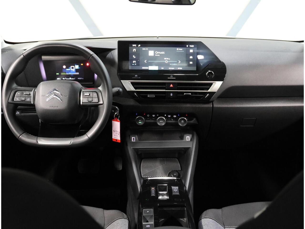 Citroen ë-C4 X Feel 50kWh 136PK | 1ste eigenaar | 3 FASE | AppleCarPlay/AndroidAuto | Armsteun | Parkeersensoren | LED lampen | Navigatie | 18"LMV | Cruise Control | Climate Control | AUTOMAAT | Isofix |