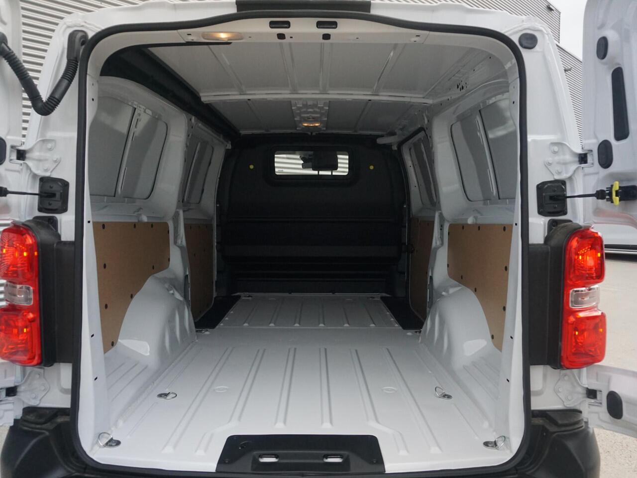 Citroen ë-Jumpy L3 75 kWh | 8 jaar garantie | Navi incl. Apple Carplay | camera | parkeersensoren voor & achter | dodehoekwaarschuwing | rijklaarprijs