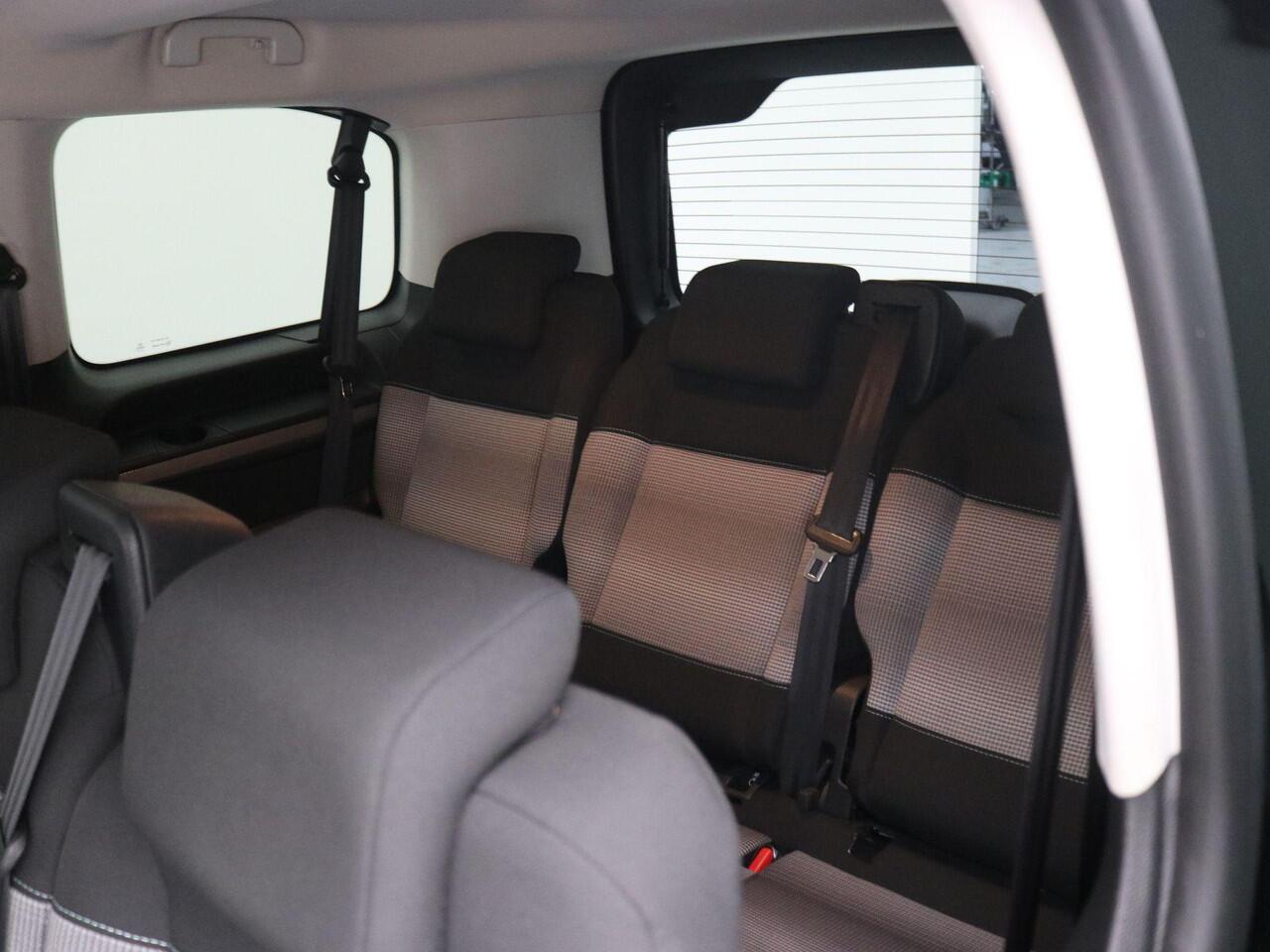 Citroen ë-SpaceTourer 50kWh Business Lounge M AUTOMAAT 3-Fase / 8-Persoons / ¤ 24.781,- excl btw / Dubbele Schuifdeur / Navigatie / Cruise Control / Parkeercamera / Actieradius WLTP 218km / CCS Laden / 360 camera / Achterstoelen uitneembaar /