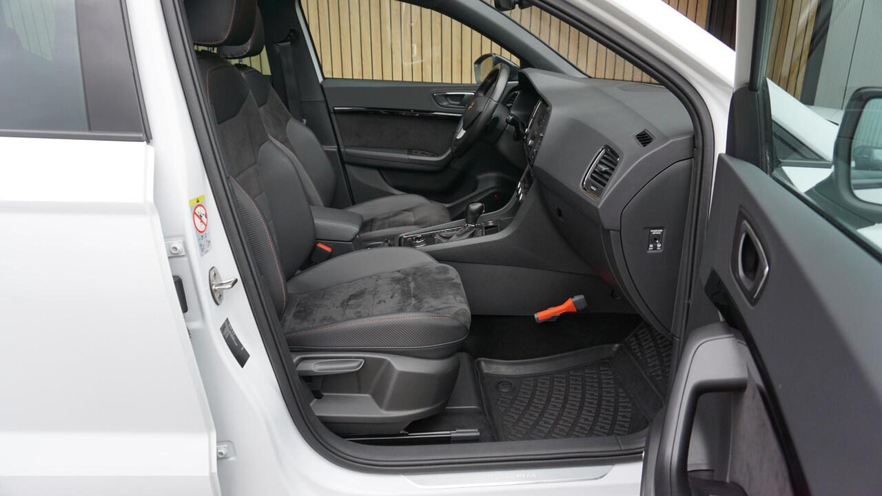 Cupra Ateca 2.0 TSI 300pk 4DRIVE Pano.Dak 360-View *Black Optik* Beats Sfeerverlichting Trekhaak 19inch LM Keyless *Complete Cupra*