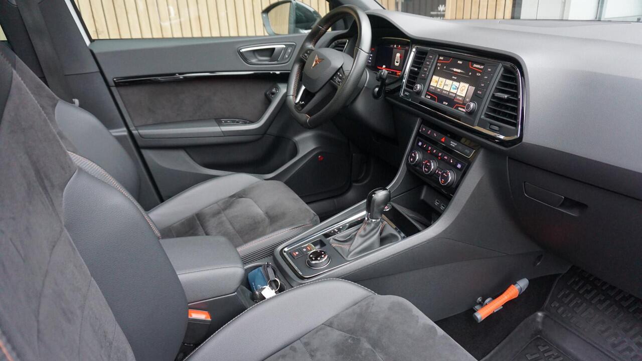 Cupra Ateca 2.0 TSI 300pk 4DRIVE Pano.Dak 360-View *Black Optik* Beats Sfeerverlichting Trekhaak 19inch LM Keyless *Complete Cupra*