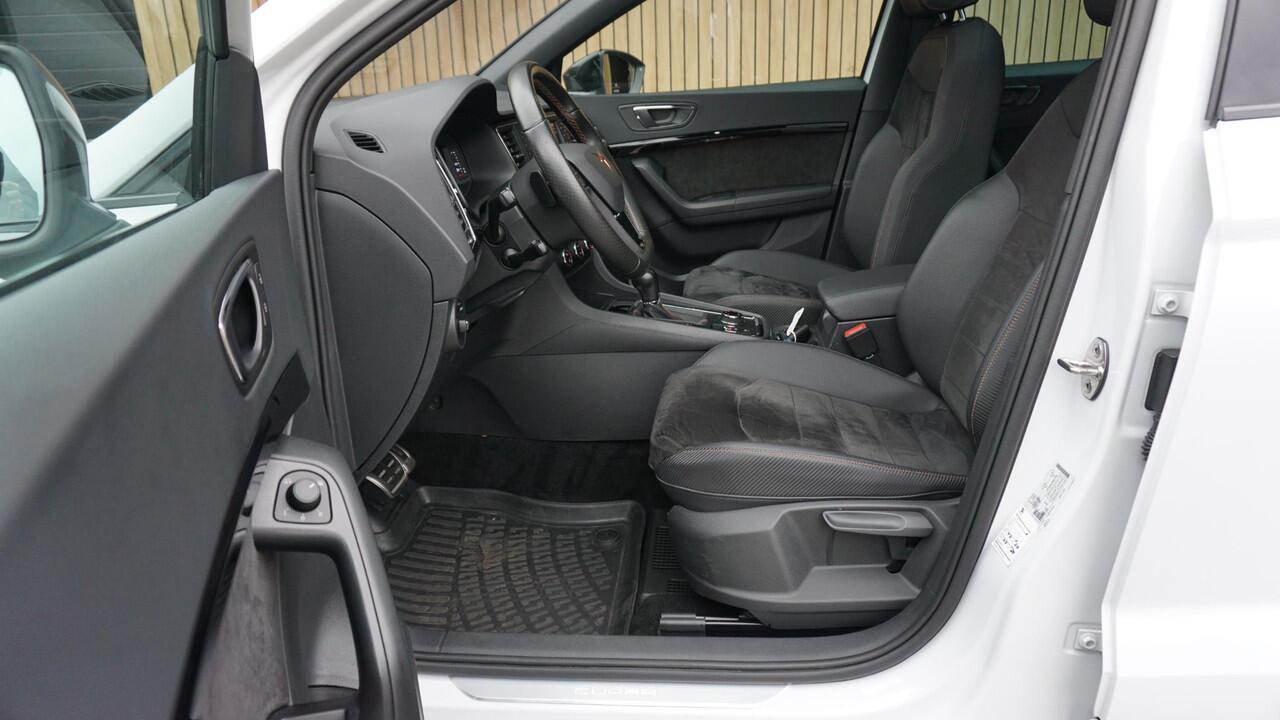 Cupra Ateca 2.0 TSI 300pk 4DRIVE Pano.Dak 360-View *Black Optik* Beats Sfeerverlichting Trekhaak 19inch LM Keyless *Complete Cupra*