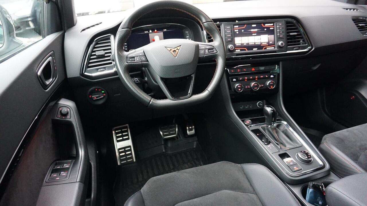Cupra Ateca 2.0 TSI 300pk 4DRIVE Pano.Dak 360-View *Black Optik* Beats Sfeerverlichting Trekhaak 19inch LM Keyless *Complete Cupra*