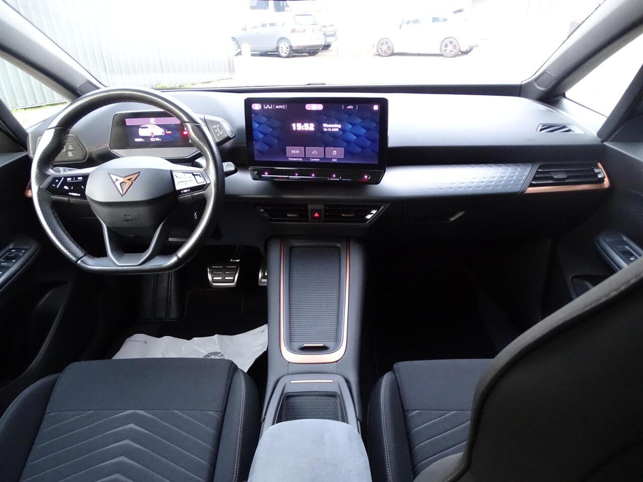 Cupra Born Adrenaline One 62 kWh SOH 92% | NAVIGATIE | SFEERVERLICHTING | STOEL/STUUR VERWARMING | DAB | ACHTERUIT RIJ CAMERA | LED PAKKET | IQ LED | APPLE CARPLAY |