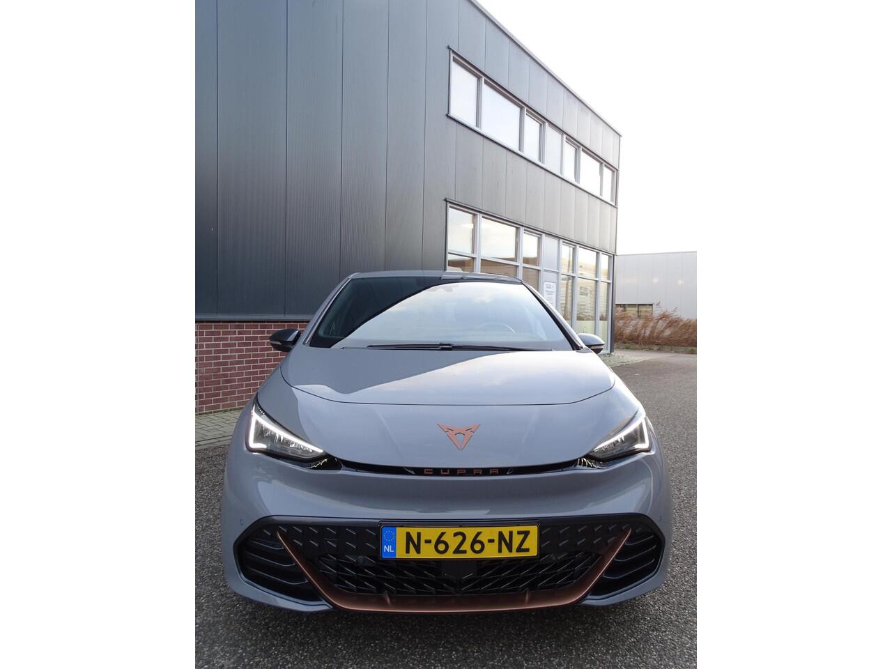 Cupra Born Adrenaline One 62 kWh SOH 92% | NAVIGATIE | SFEERVERLICHTING | STOEL/STUUR VERWARMING | DAB | ACHTERUIT RIJ CAMERA | LED PAKKET | IQ LED | APPLE CARPLAY |