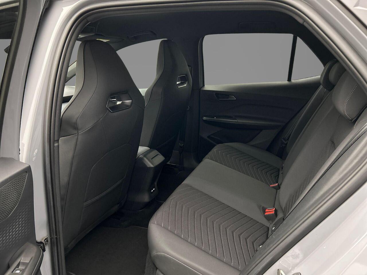 Cupra Born Business One 204pk Automaat Adaptive cruise control, Achteruitrijcamera, LED koplampen, Stuurwiel verwarmd, Parkeersensoren, Navigatie, App connect