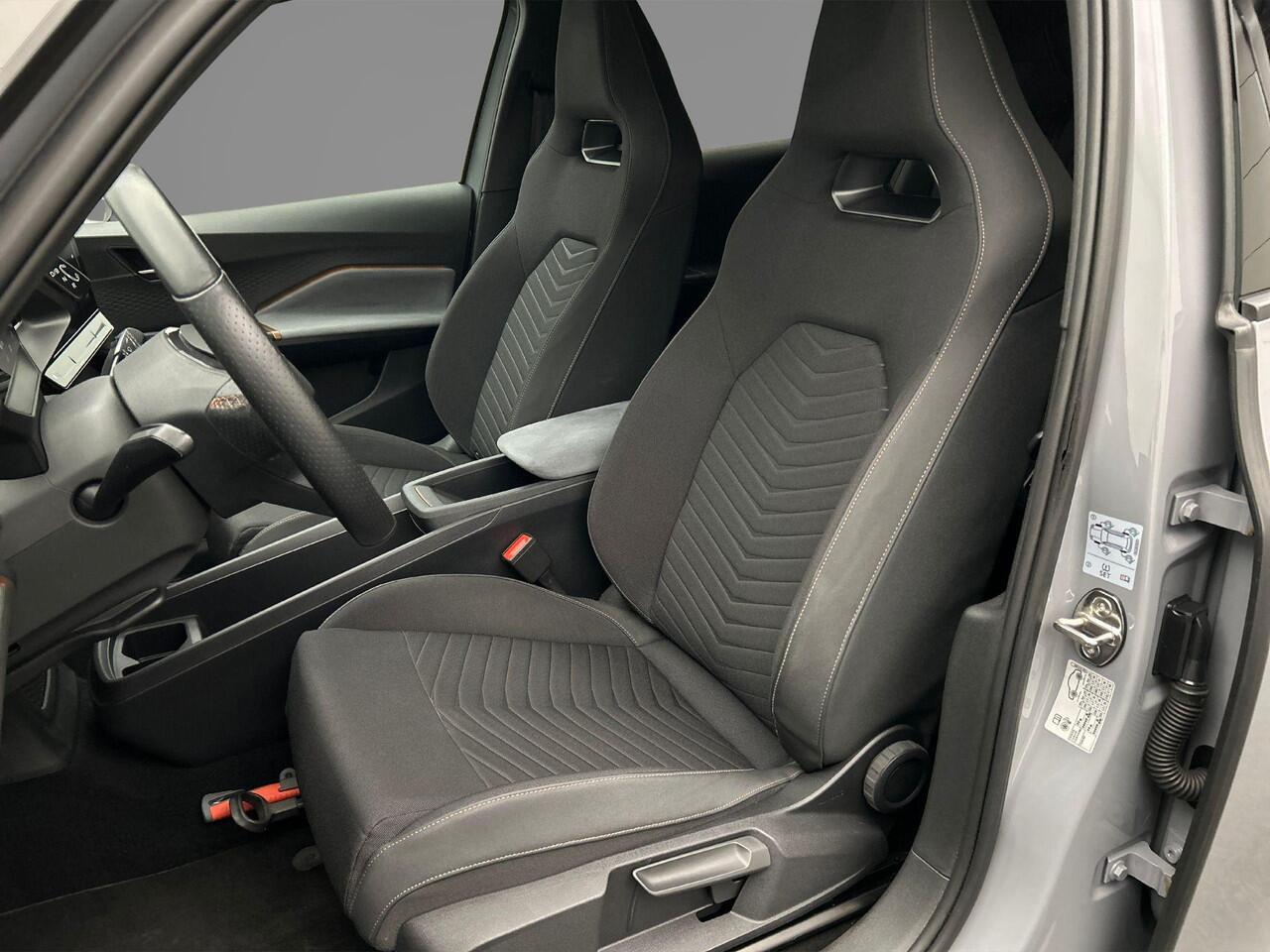 Cupra Born Business One 204pk Automaat Adaptive cruise control, Achteruitrijcamera, LED koplampen, Stuurwiel verwarmd, Parkeersensoren, Navigatie, App connect