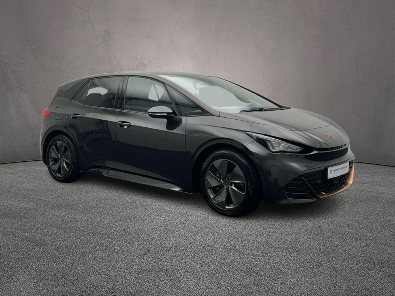 Cupra Born Business One 204pk Automaat Adaptive cruise control, Navigatie, Stuurwiel verwarmd, LED koplampen, Stoelverwarming, Achteruitrijcamera, Parkeersensoren, App connect