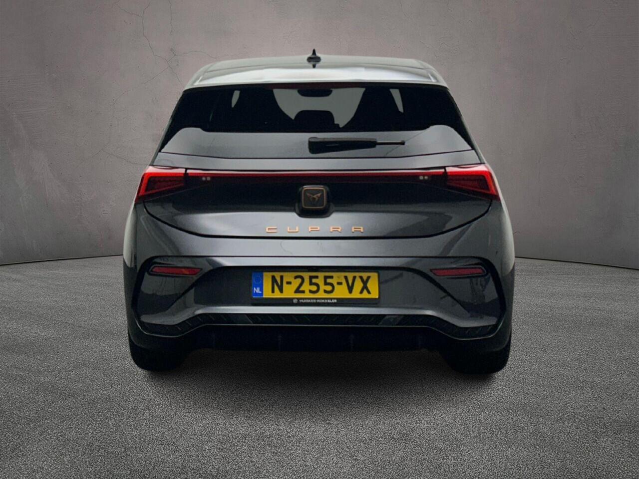 Cupra Born Business One 204pk Automaat Adaptive cruise control, Navigatie, Stuurwiel verwarmd, LED koplampen, Stoelverwarming, Achteruitrijcamera, Parkeersensoren, App connect