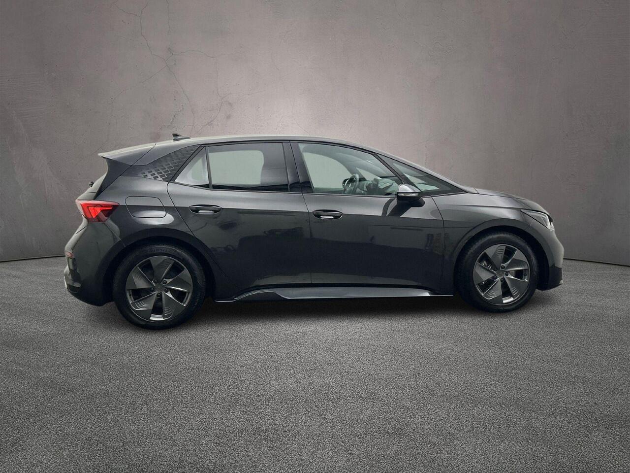 Cupra Born Business One 204pk Automaat Adaptive cruise control, Navigatie, Stuurwiel verwarmd, LED koplampen, Stoelverwarming, Achteruitrijcamera, Parkeersensoren, App connect