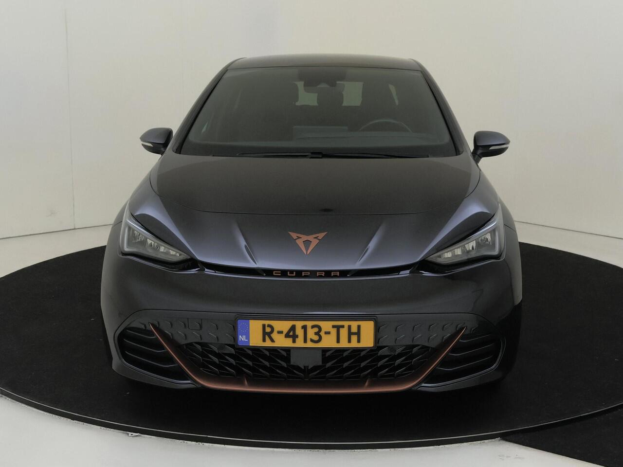 Cupra Born Essential 62 kWh | SoH 90%| CarPlay | Cruise control | Voorklimatisering | Sfeerverlichting | Elektrisch inklapbare buitenspiegels | Draadloze telefoonlader |