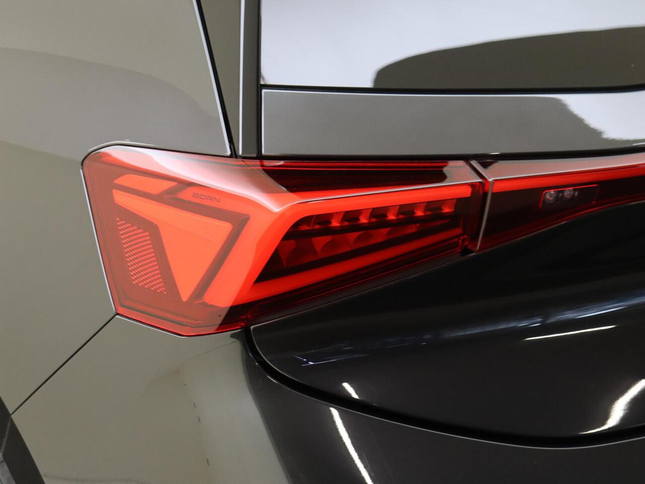 Cupra Born Business 62 kWh | Achteruitrijcamera | Adaptieve cruise control | Voorklimatisering | Stuurwielverwarming | CarPlay | Navigatie |