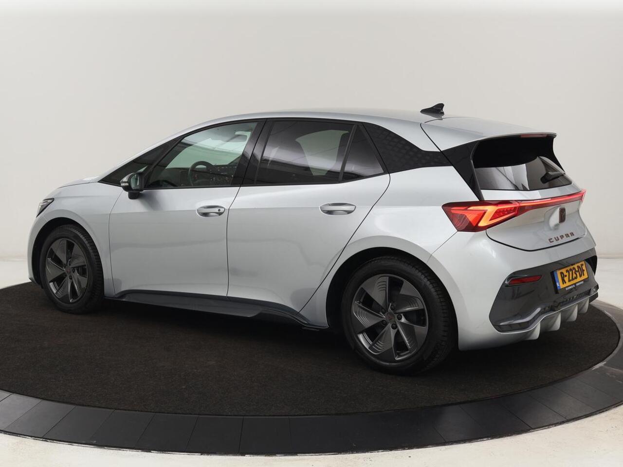 Cupra Born Business 62 kWh | Stoel & stuurverwarming | Camera | Adaptive cruise | Carplay | Navigatie | Sportstoelen | Parkeerhulp