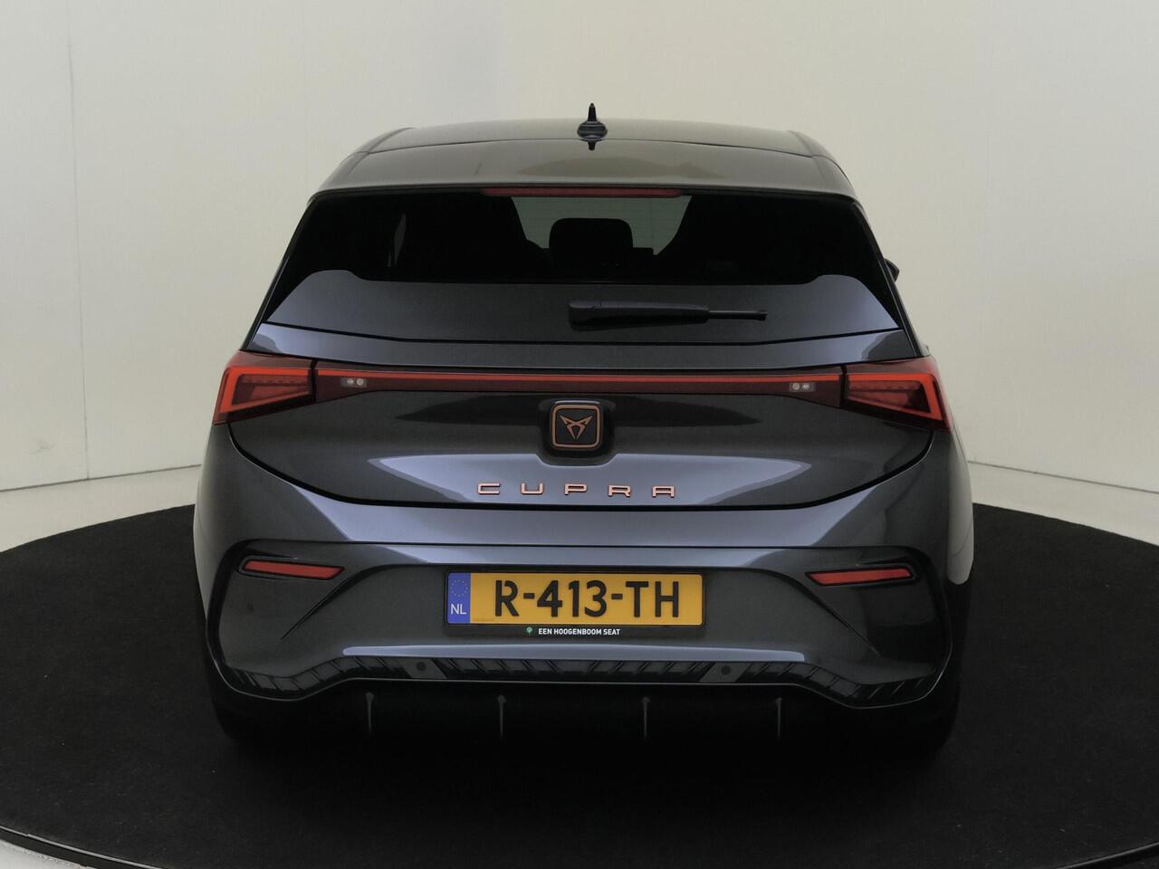 Cupra Born Essential 62 kWh | SoH 90%| CarPlay | Voorklimatisering | Sfeerverlichting | Elektrisch inklapbare buitenspiegels | Draadloze telefoonlader |