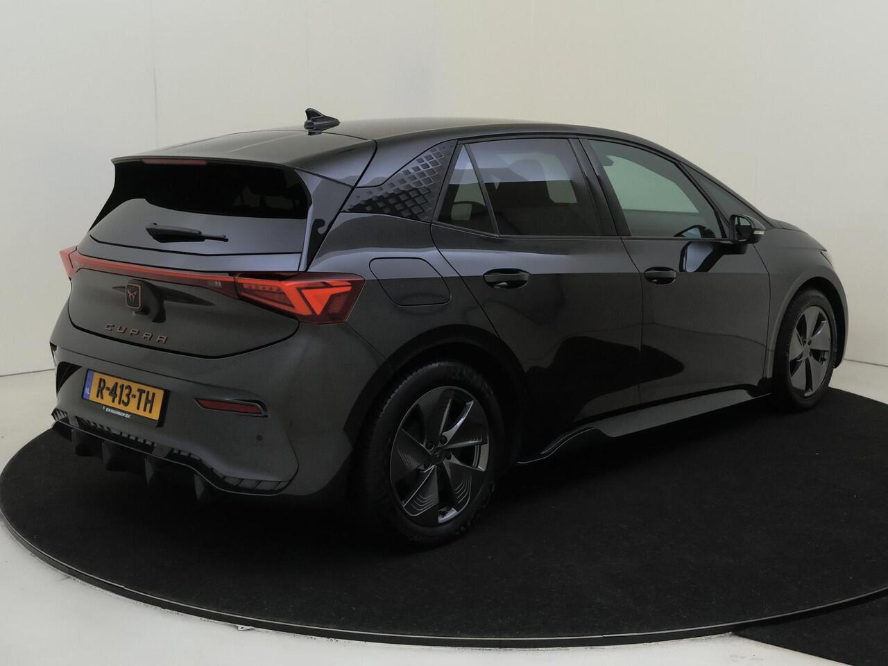 Cupra Born Essential 62 kWh | SoH 90%| CarPlay | Voorklimatisering | Sfeerverlichting | Elektrisch inklapbare buitenspiegels | Draadloze telefoonlader |