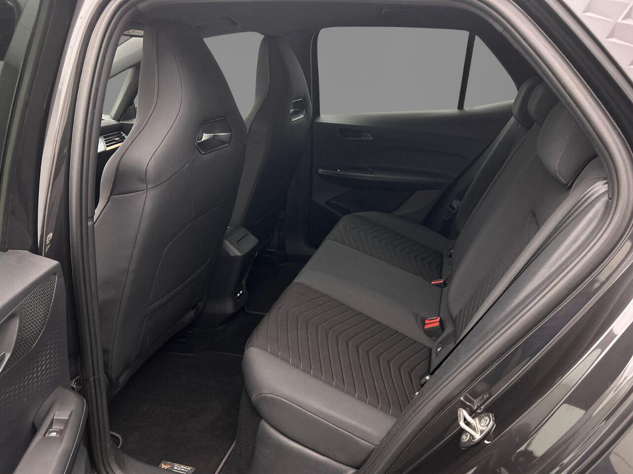 Cupra Born Adrenaline One 204pk Automaat Adaptive cruise control, Navigatie, Achteruitrijcamera, Stuurwiel verwarmd, LED koplampen, Parkeersensoren, Stoelverwarming