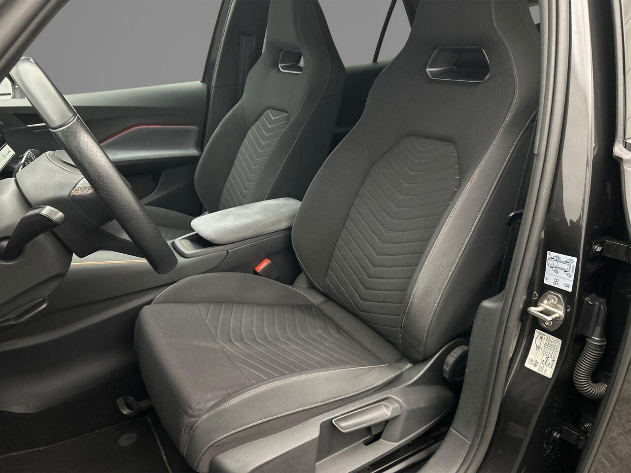 Cupra Born Adrenaline One 204pk Automaat Adaptive cruise control, Navigatie, Achteruitrijcamera, Stuurwiel verwarmd, LED koplampen, Parkeersensoren, Stoelverwarming