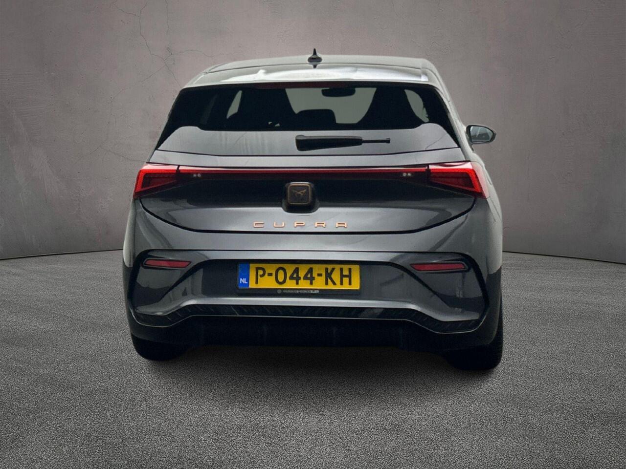 Cupra Born Adrenaline One 204pk Automaat Adaptive cruise control, Navigatie, Achteruitrijcamera, Stuurwiel verwarmd, LED koplampen, Parkeersensoren, Stoelverwarming