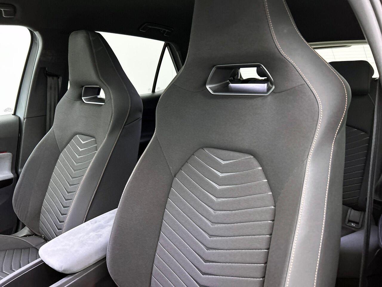 Cupra Born Business 62 kWh | Navigatie | Apple Carplay/Android Auto | Camera Parkeersensoren | Adaptive Cruise Control | Stuurverwarming | Full Led | Climate Control | Lichtmetalen Velgen