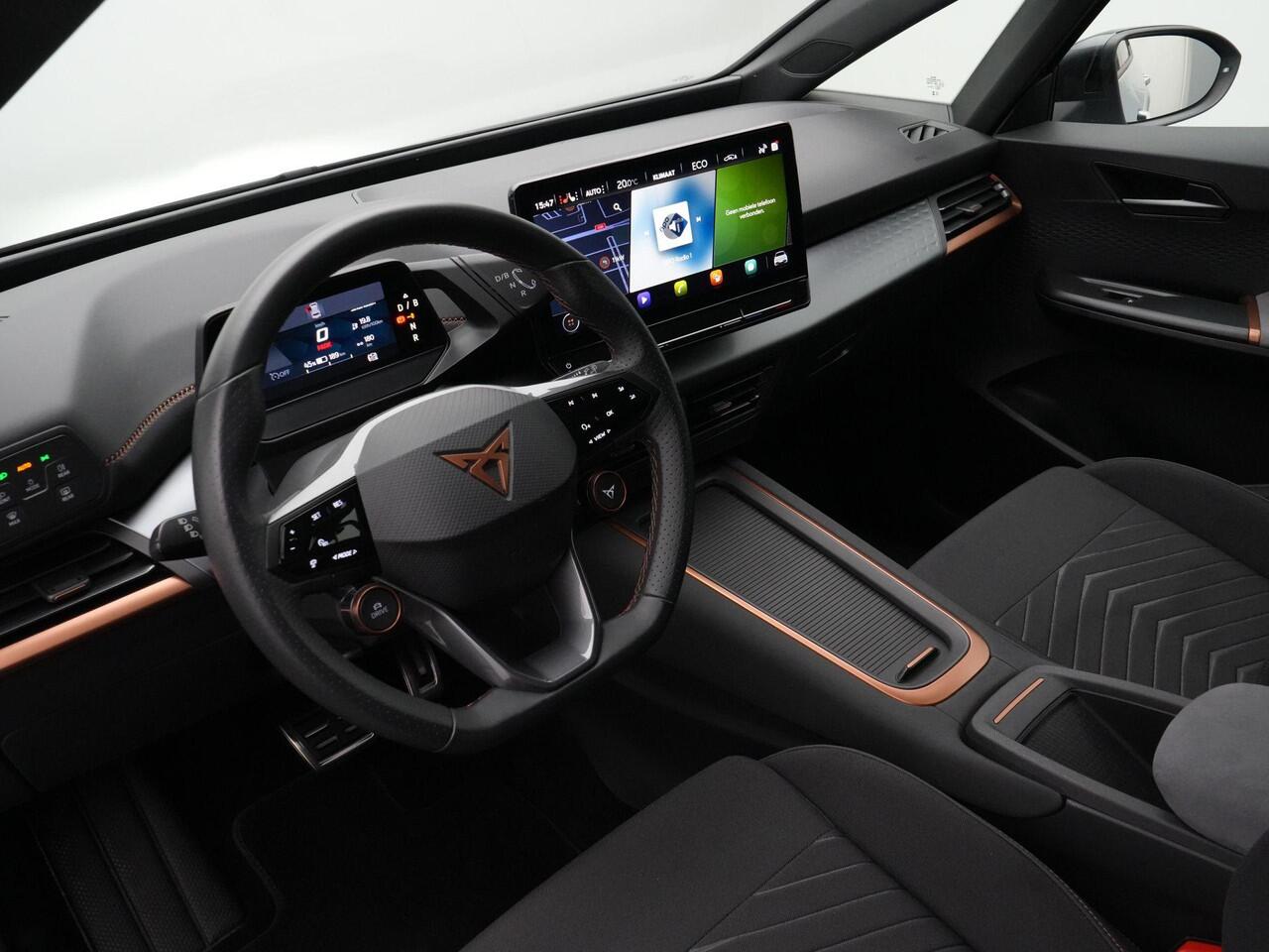 Cupra Born 82 kWh 231 pk Performance | Rondomzicht camera | Stuur-/stoelverwarming | Navigatie | Sportonderstel | 19 inch