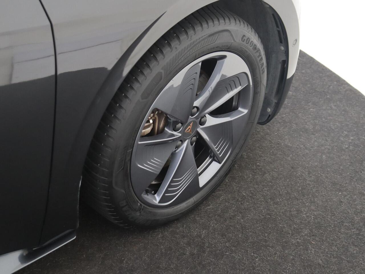 Cupra Born Business 62 kWh | SoH 88% | Adaptieve cruise control | Achteruitrijcamera | Parkeerassistent | Stoelverwarming | Navigatie | CarPlay | Sfeerverlichting |