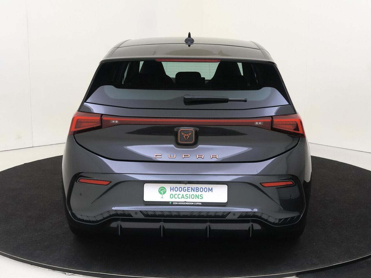 Cupra Born Business 62 kWh | SoH 88% | Adaptieve cruise control | Achteruitrijcamera | Parkeerassistent | Stoelverwarming | Navigatie | CarPlay | Sfeerverlichting |