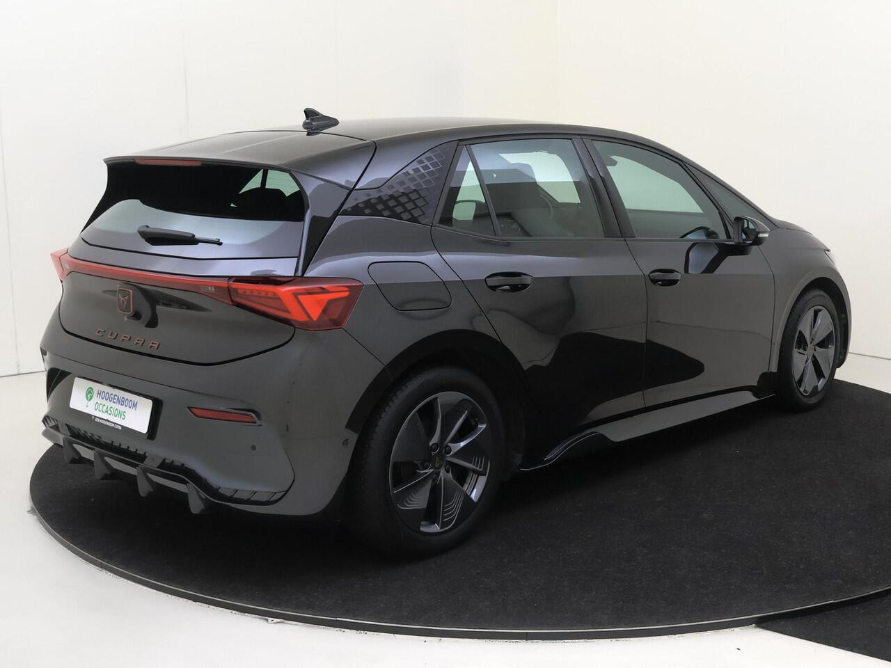 Cupra Born Business 62 kWh | SoH 88% | Adaptieve cruise control | Achteruitrijcamera | Parkeerassistent | Stoelverwarming | Navigatie | CarPlay | Sfeerverlichting |