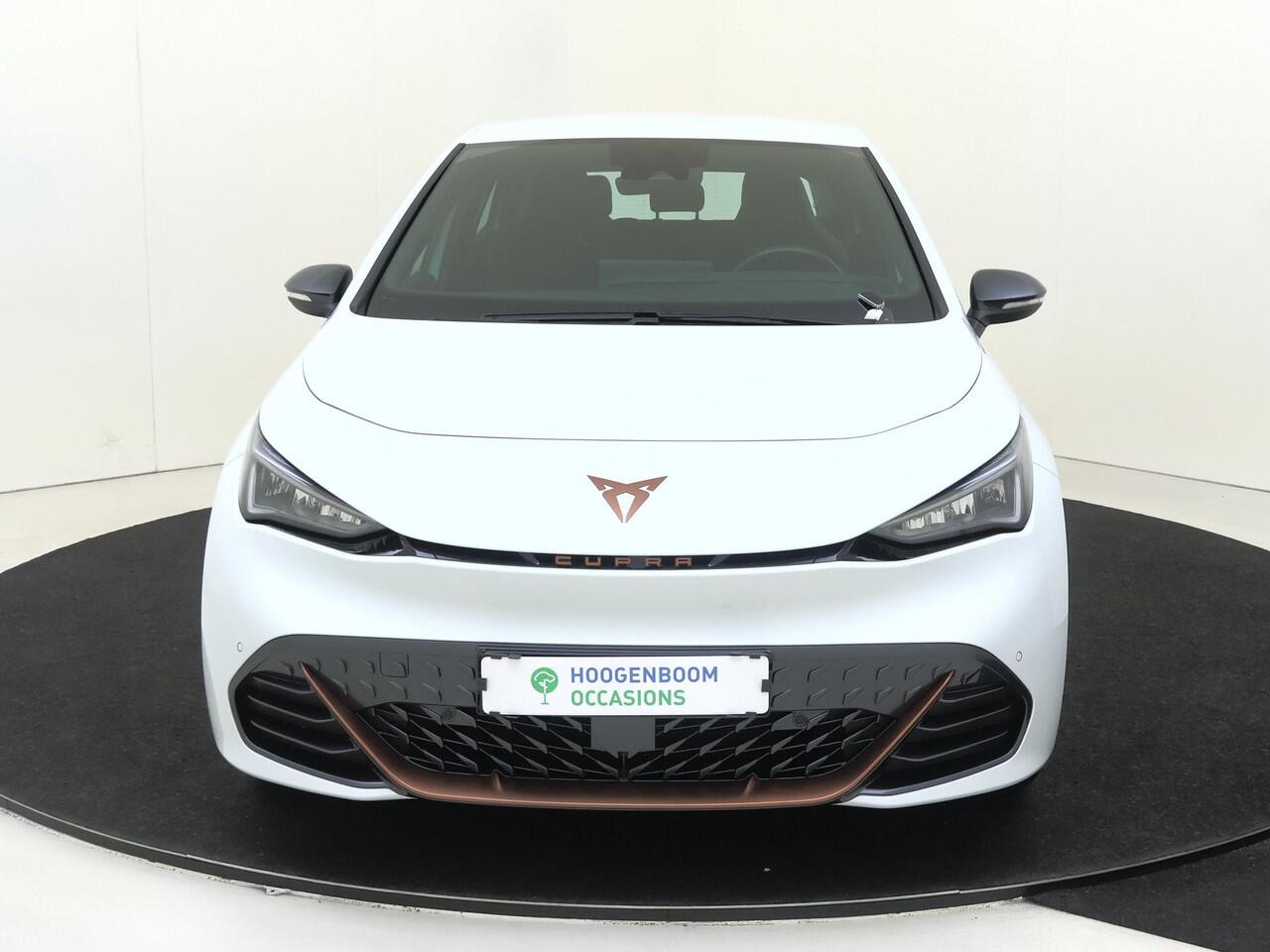 Cupra Born Business 62 kWh | Achteruitrijcamera | Adaptieve cruise control | Keyless | CarPlay | Navigatie | Stuurverwarming |