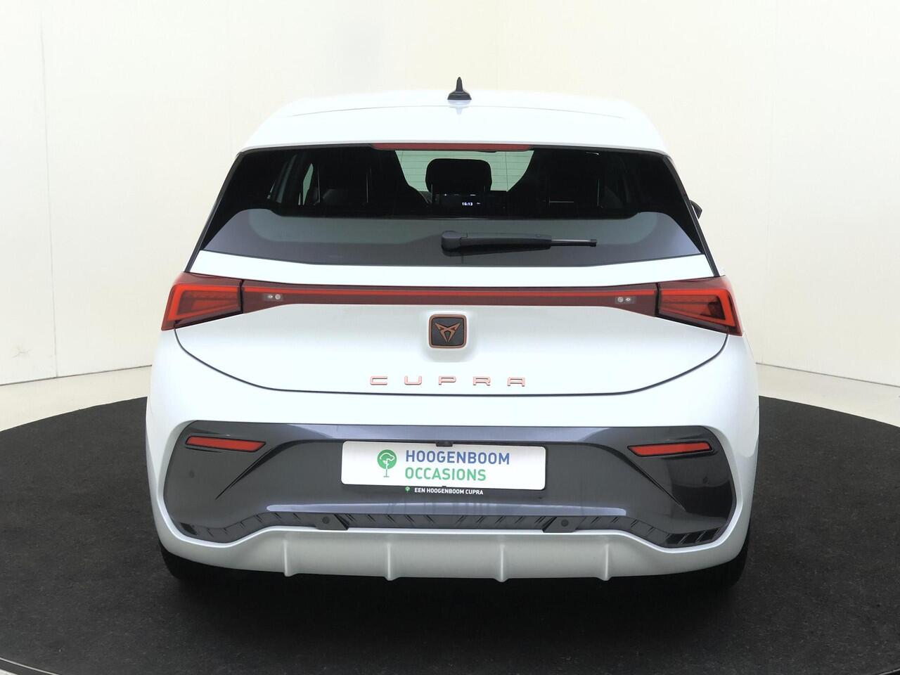 Cupra Born Business 62 kWh | Achteruitrijcamera | Adaptieve cruise control | Keyless | CarPlay | Navigatie | Stuurverwarming |
