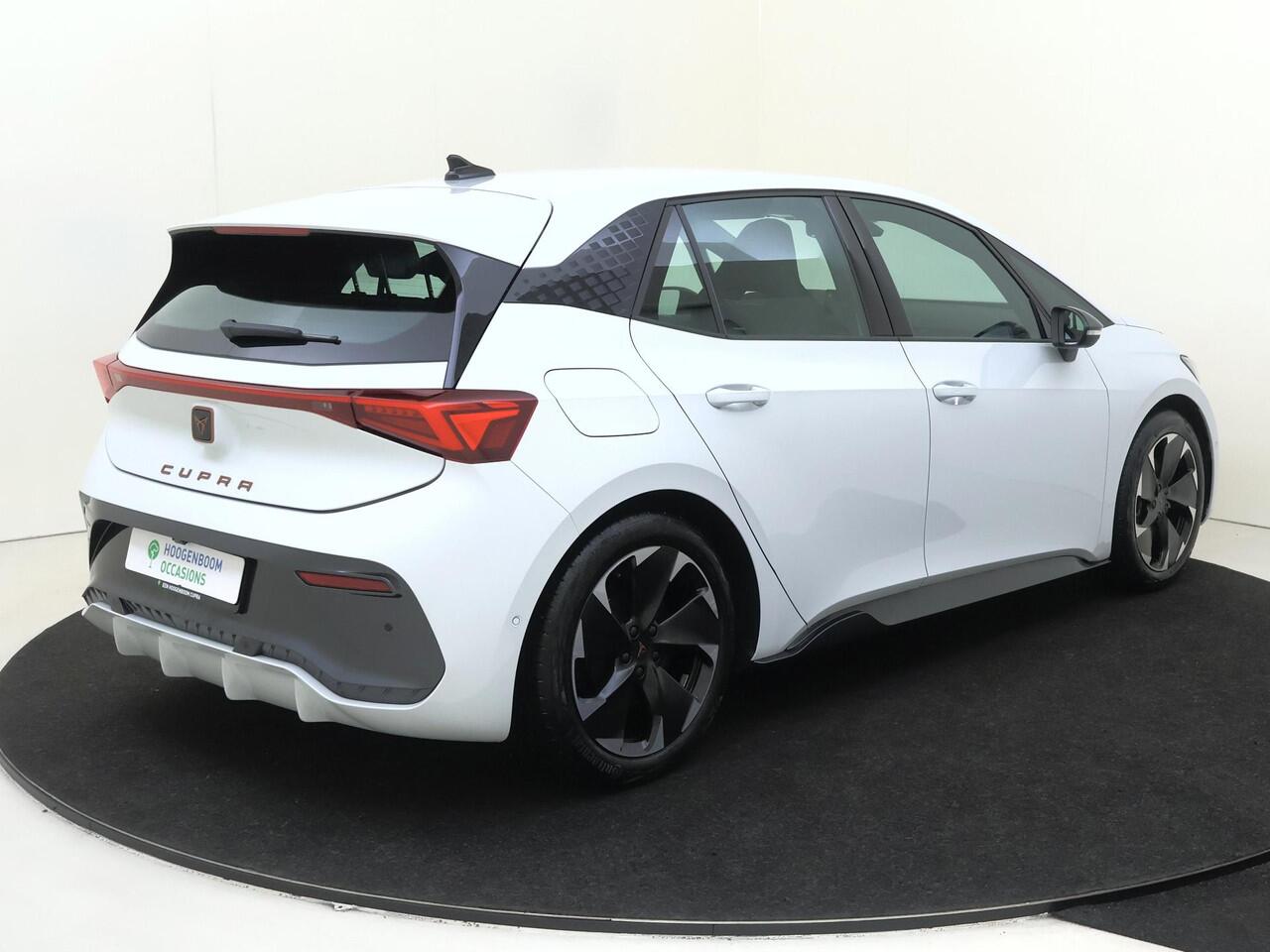 Cupra Born Business 62 kWh | Achteruitrijcamera | Adaptieve cruise control | Keyless | CarPlay | Navigatie | Stuurverwarming |