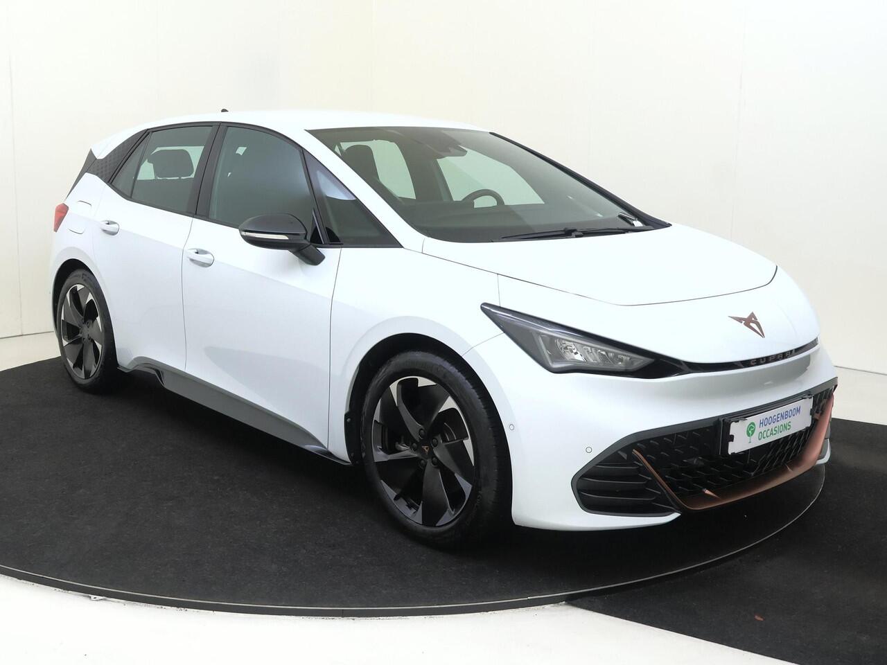 Cupra Born Business 62 kWh | Achteruitrijcamera | Adaptieve cruise control | Keyless | CarPlay | Navigatie | Stuurverwarming |