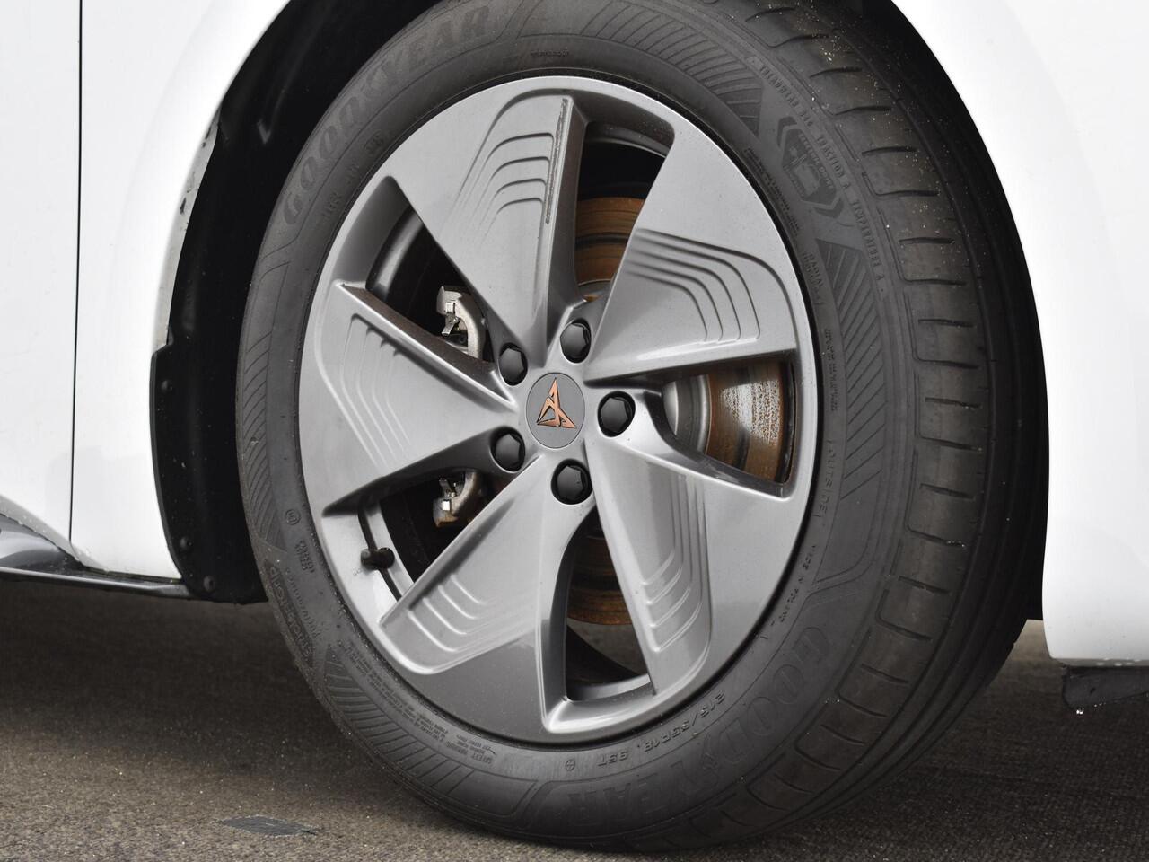 Cupra Born Business 62 kWh 204pk · Camera · Apple/Android Car Play · Navigatie · P-Sensoren · Stuurwiel Verwarming · 18'' Inch ·