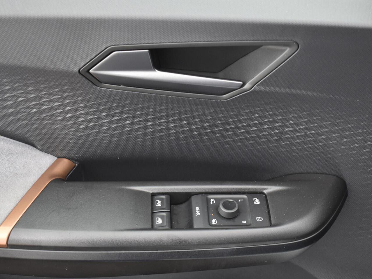 Cupra Born Business 62 kWh 204pk · Camera · Apple/Android Car Play · Navigatie · P-Sensoren · Stuurwiel Verwarming · 18'' Inch ·