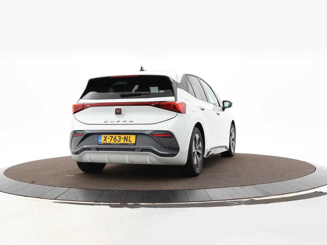 Cupra Born Business 62 kWh 204pk · Camera · Apple/Android Car Play · Navigatie · P-Sensoren · Stuurwiel Verwarming · 18'' Inch ·