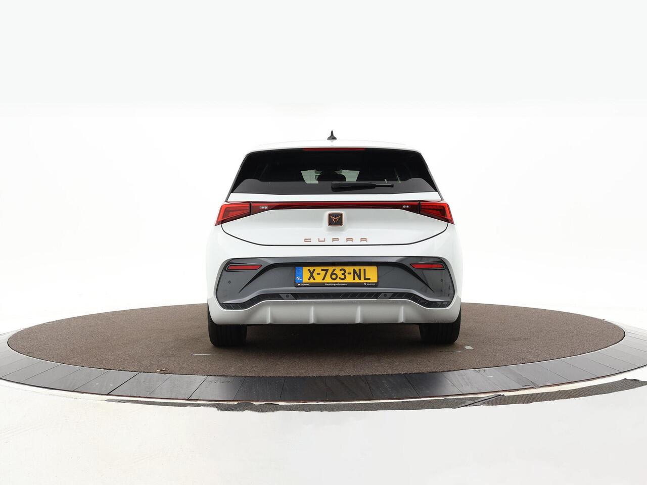 Cupra Born Business 62 kWh 204pk · Camera · Apple/Android Car Play · Navigatie · P-Sensoren · Stuurwiel Verwarming · 18'' Inch ·