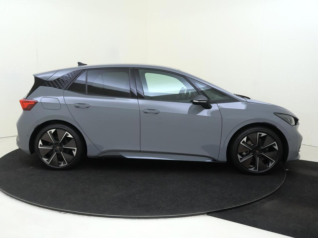 Cupra Born Performance Limited 84 kWh | Sennheiser audio | 360 graden camera | Elektrisch verstelbare stoelen | Carplay | Dodehoek sensor | Travel Assist | Navigatie