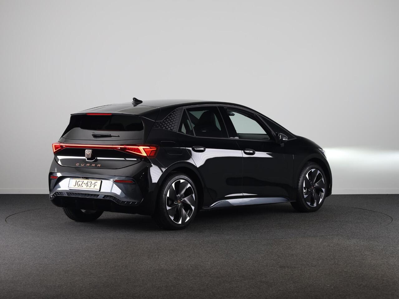 Cupra Born Business Limited 63 kWh 232PK | Stoel & Stuurverwarming | Achteruitrijcamera | Navigatie | Keyless Entry | Draadloze Carplay en Androidauto |