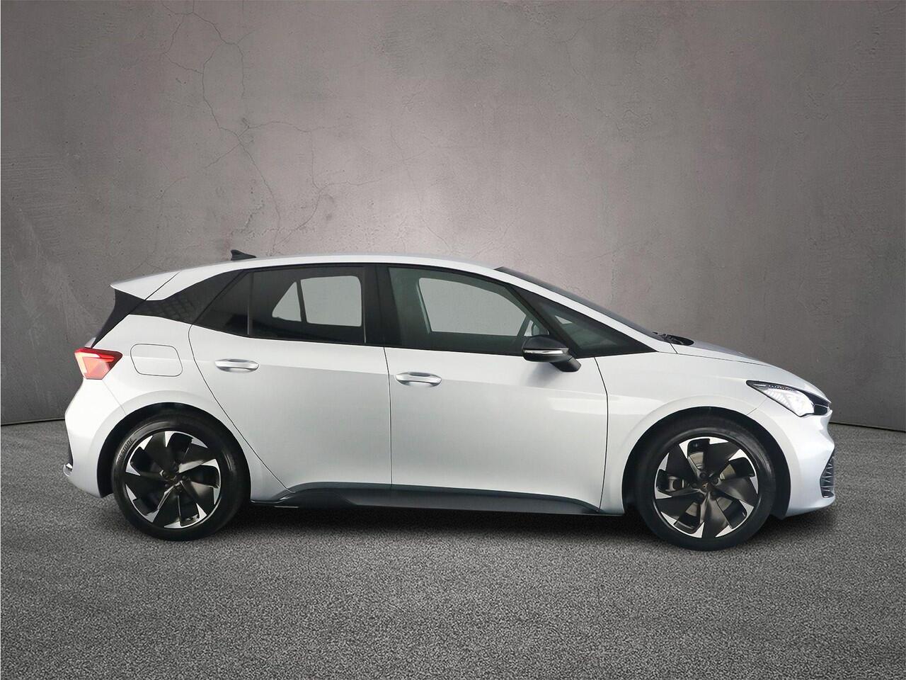 Cupra Born Essential Limited 230pk Automaat Adaptive cruise control, Stoelverwarming, Parkeersensoren, LED koplampen, Stuurwiel verwarmd, Airco, App connect, DAB, Radio