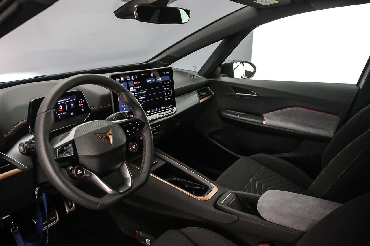 Cupra Born Essential Limited 230pk Automaat Adaptive cruise control, Stoelverwarming, Parkeersensoren, LED koplampen, Stuurwiel verwarmd, Airco, App connect, DAB, Radio